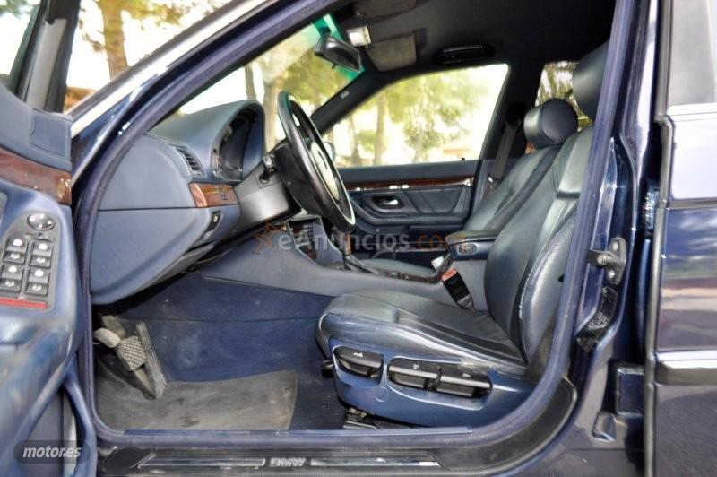 BMW Serie 7 730D PIEL INDIVIDUAL-NAVI DVD-BIXENON-KLIMATIZADOR de 2000 con 80.000 Km por 7.700 EUR. en Granada