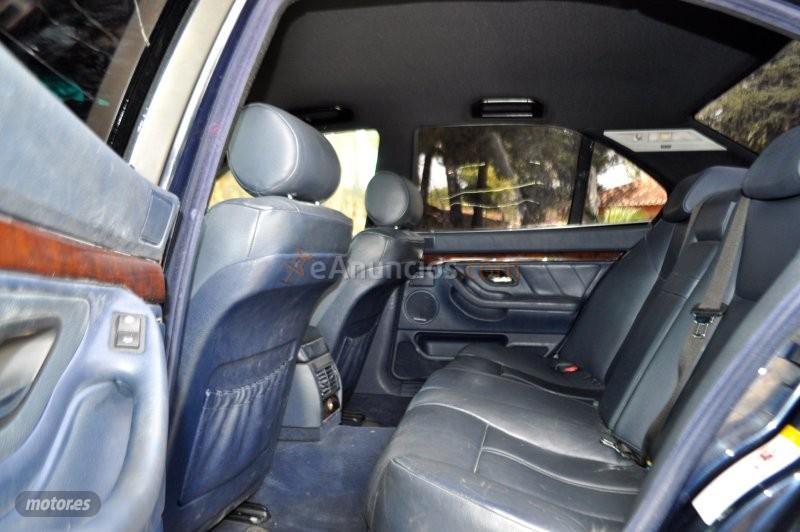 BMW Serie 7 730D PIEL INDIVIDUAL-NAVI DVD-BIXENON-KLIMATIZADOR de 2000 con 80.000 Km por 7.700 EUR. en Granada