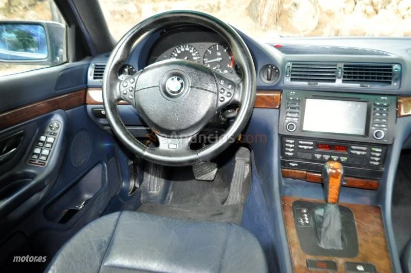 BMW Serie 7 730D PIEL INDIVIDUAL-NAVI DVD-BIXENON-KLIMATIZADOR de 2000 con 80.000 Km por 7.700 EUR. en Granada