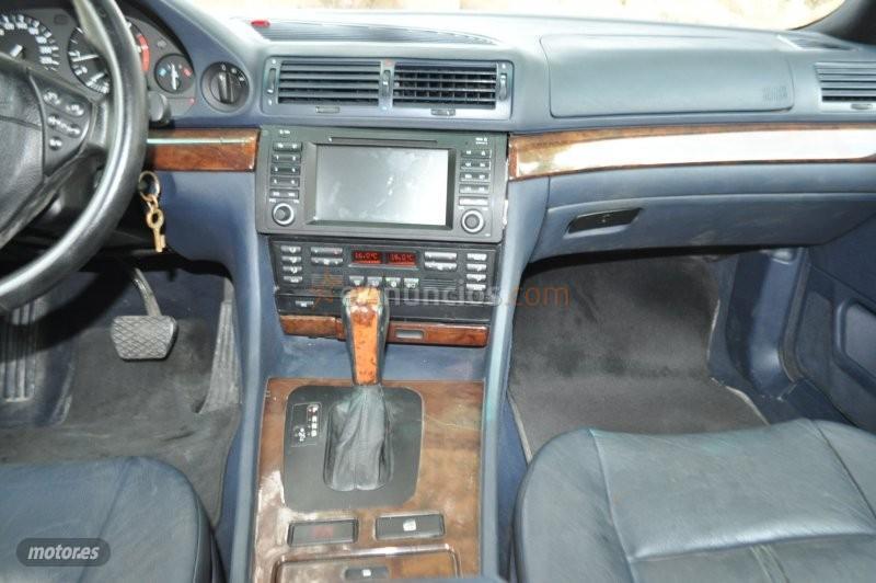BMW Serie 7 730D PIEL INDIVIDUAL-NAVI DVD-BIXENON-KLIMATIZADOR de 2000 con 80.000 Km por 7.700 EUR. en Granada