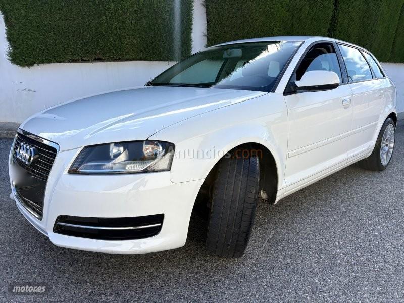 Audi A3 1.6 TDI SPORTLINE-KLIMA-LLANTAS 17 de 2013 con 190.000 Km por 7.900 EUR. en Granada