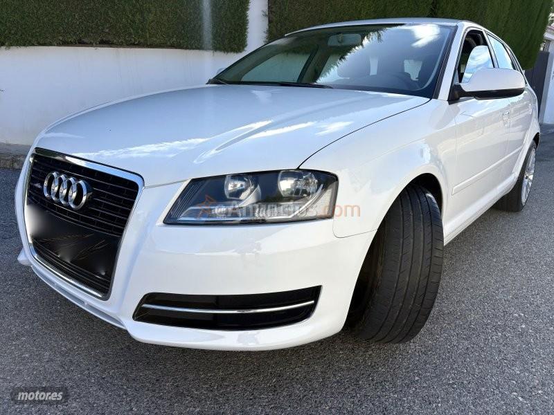 Audi A3 1.6 TDI SPORTLINE-KLIMA-LLANTAS 17 de 2013 con 190.000 Km por 7.900 EUR. en Granada
