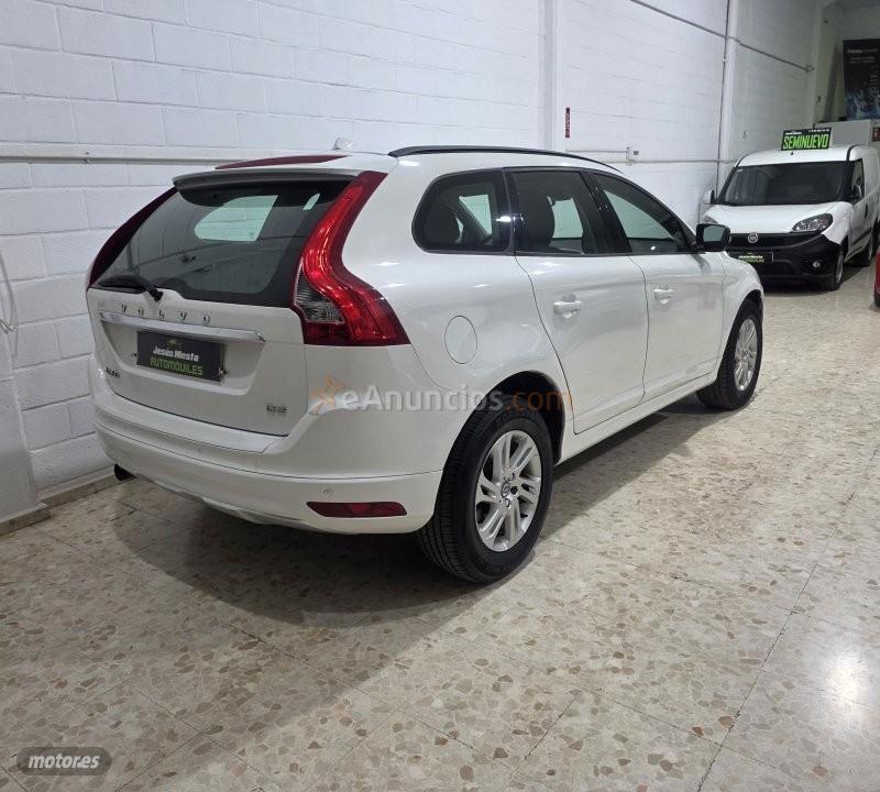 Volvo XC 60 Premium edition de 2016 con 200.000 Km por 12.900 EUR. en Sevilla
