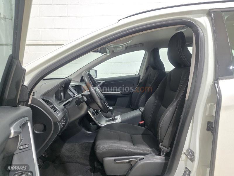 Volvo XC 60 Premium edition de 2016 con 200.000 Km por 12.900 EUR. en Sevilla