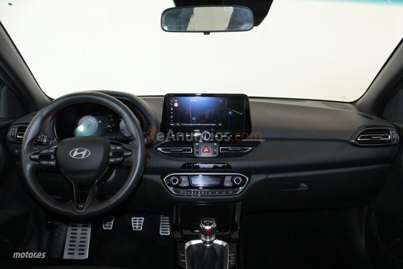 Hyundai i30 TGDI NLINE 100CV de 2025 con 24.238 Km por 22.990 EUR. en Cadiz
