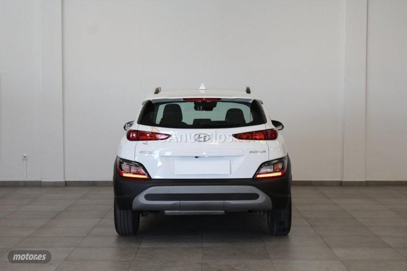 Hyundai Kona 1.0 TGDI MAXX DCT 120CV de 2022 con 15.475 Km por 19.990 EUR. en Cadiz