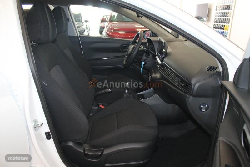 Hyundai Bayon 1.2 MPI Maxx 79CV de 2024 con 52.673 Km por 17.500 EUR. en Cadiz