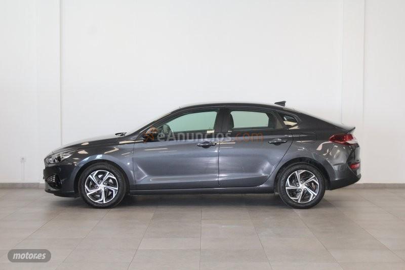 Hyundai i30 FASTBACK 1.0 TGDI KLASS 120CV 48V de 2022 con 73.746 Km por 17.990 EUR. en Cadiz