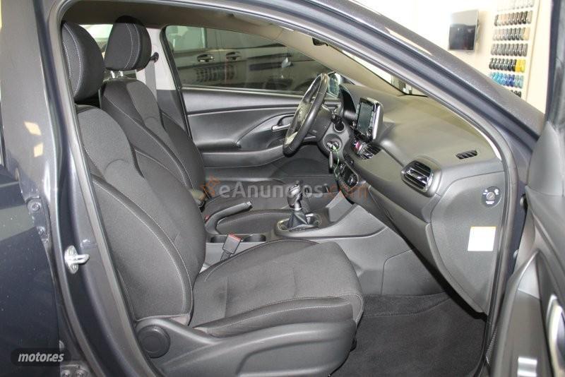 Hyundai i30 FASTBACK 1.0 TGDI KLASS 120CV 48V de 2022 con 73.746 Km por 17.990 EUR. en Cadiz