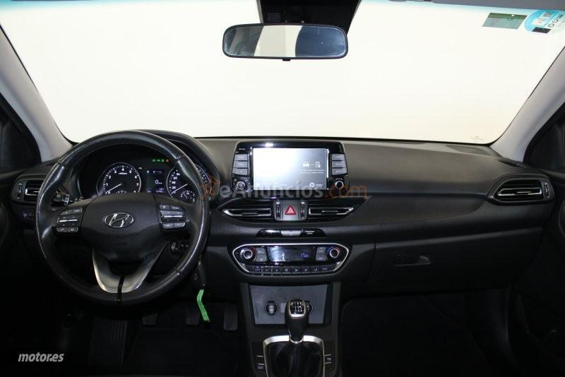 Hyundai i30 FASTBACK 1.0 TGDI KLASS 120CV 48V de 2022 con 73.746 Km por 17.990 EUR. en Cadiz