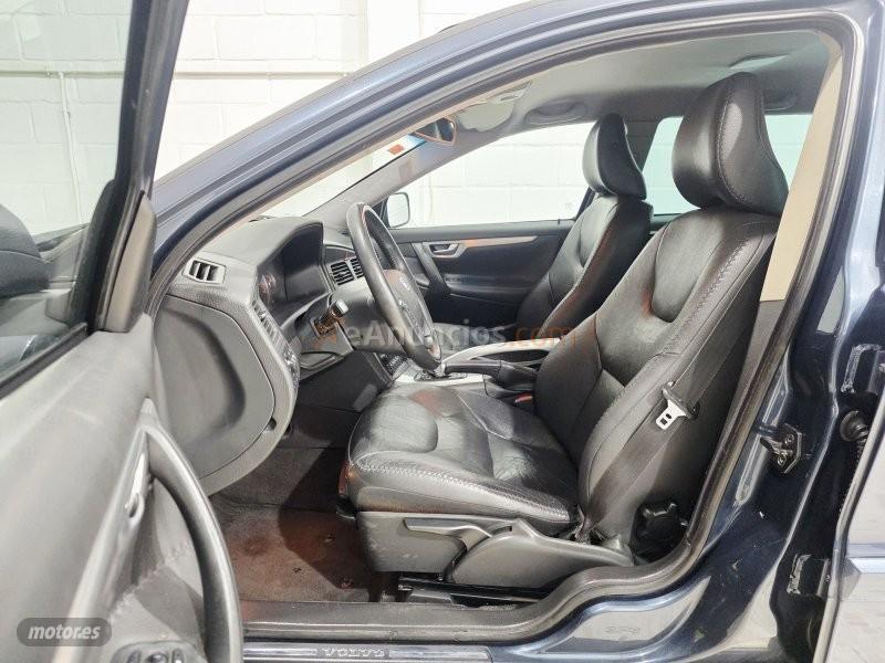 Volvo XC 70 Momentum de 2025 con 170.000 Km por 8.200 EUR. en Sevilla