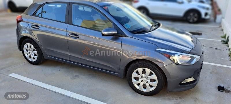 Hyundai i20 1.2 MPI Essence de 2016 con 54.000 Km por 8.500 EUR. en Malaga