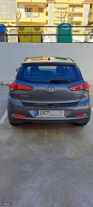 Hyundai i20 1.2 MPI Essence de 2016 con 54.000 Km por 8.500 EUR. en Malaga