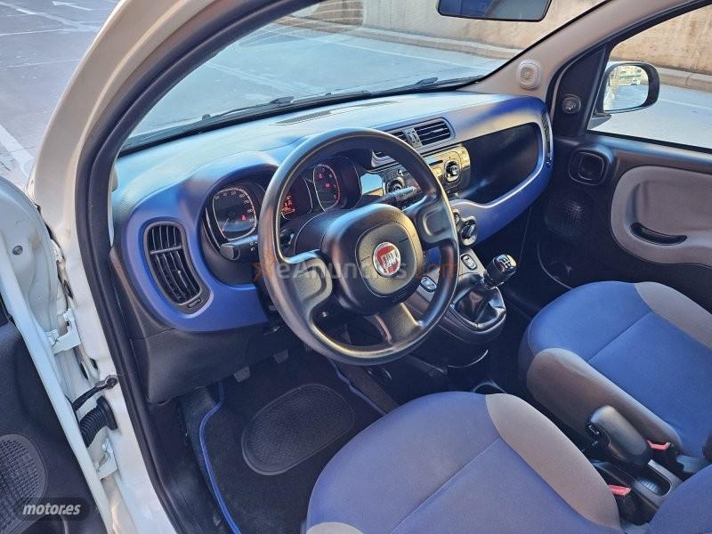 Fiat Panda 1.2i 5p LOUNGE 70 C.V. de 2016 con 77.500 Km por 7.500 EUR. en Alicante