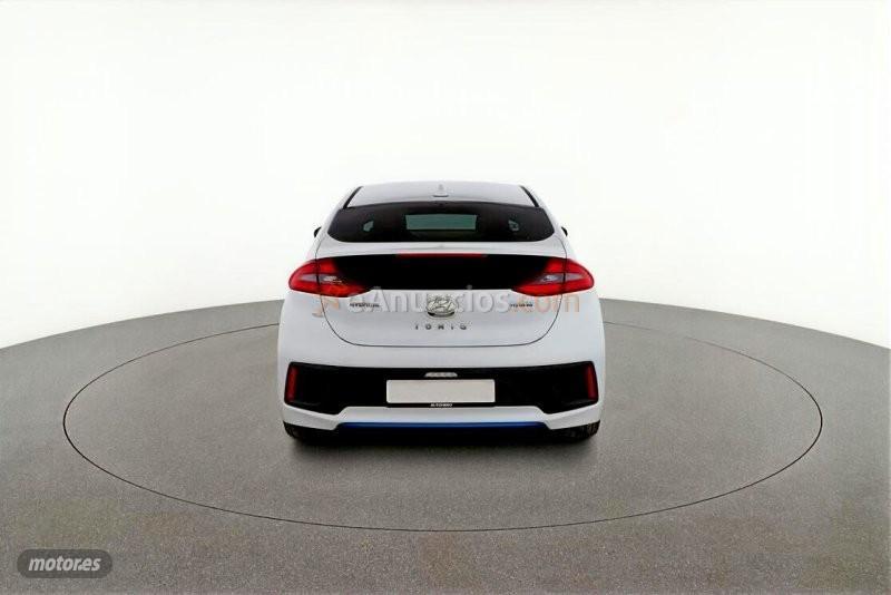 Hyundai Ioniq 1.6 GDI HEV Klass LE DCT 141 CV de 2019 con 104.000 Km por 14.200 EUR. en Madrid