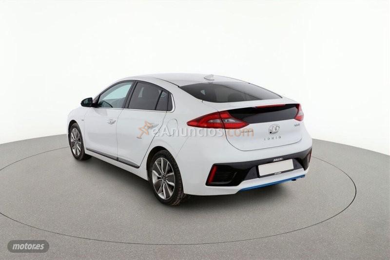 Hyundai Ioniq 1.6 GDI HEV Klass LE DCT 141 CV de 2019 con 104.000 Km por 14.200 EUR. en Madrid
