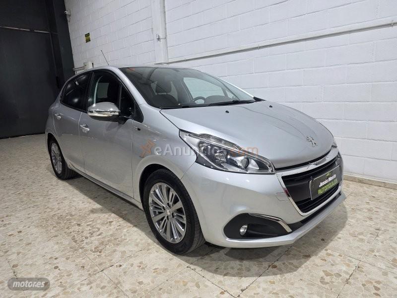Peugeot 208 Style de 2017 con 158.000 Km por 5.800 EUR. en Sevilla