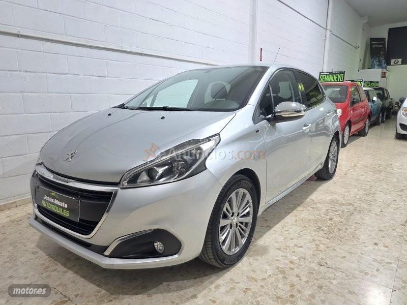 Peugeot 208 Style de 2017 con 158.000 Km por 5.800 EUR. en Sevilla