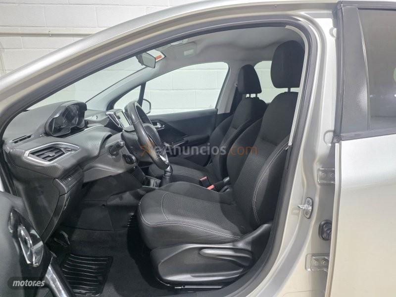 Peugeot 208 Style de 2017 con 158.000 Km por 5.800 EUR. en Sevilla