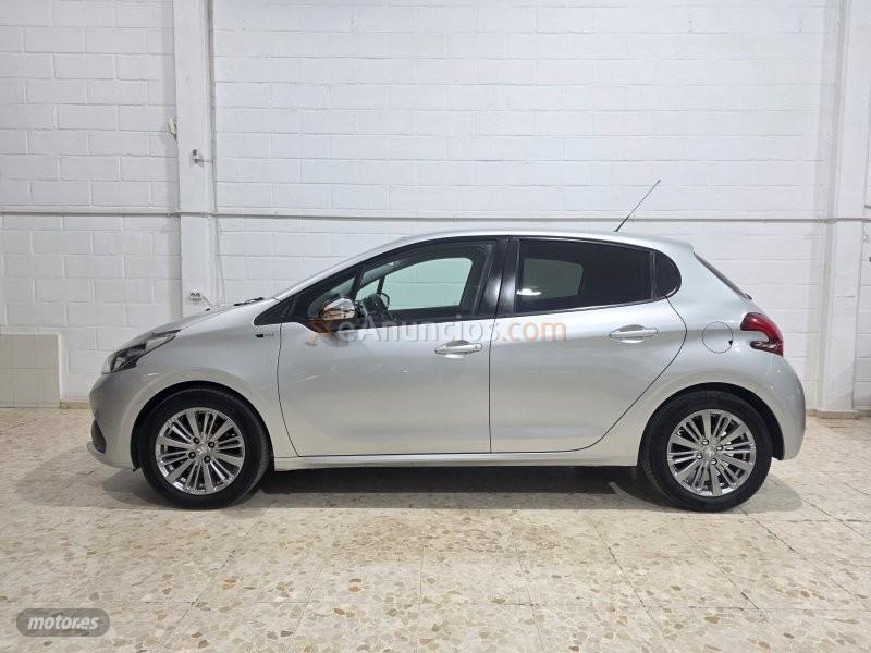 Peugeot 208 Style de 2017 con 158.000 Km por 5.800 EUR. en Sevilla