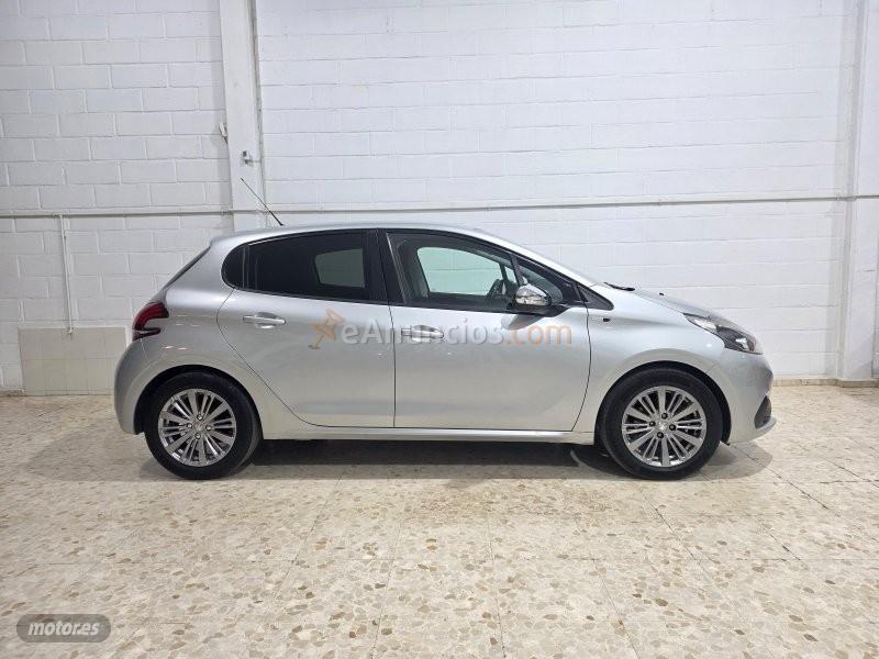 Peugeot 208 Style de 2017 con 158.000 Km por 5.800 EUR. en Sevilla