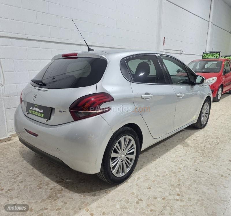 Peugeot 208 Style de 2017 con 158.000 Km por 5.800 EUR. en Sevilla