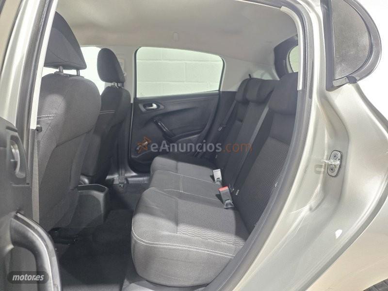 Peugeot 208 Style de 2017 con 158.000 Km por 5.800 EUR. en Sevilla