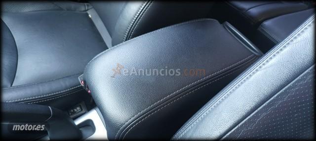 Mitsubishi Outlander PHEV Kaiteki 4WD de 2007 con 120.000 Km por 14.900 EUR. en Asturias