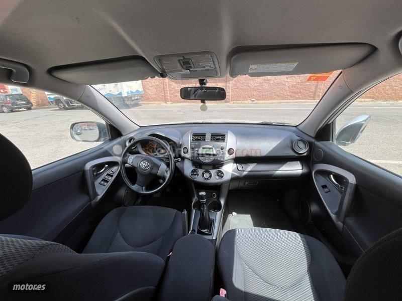 Toyota RAV 4 2.2 D-4D 136 CV Executive. de 2007 con 188.437 Km por 11.995 EUR. en Almeria