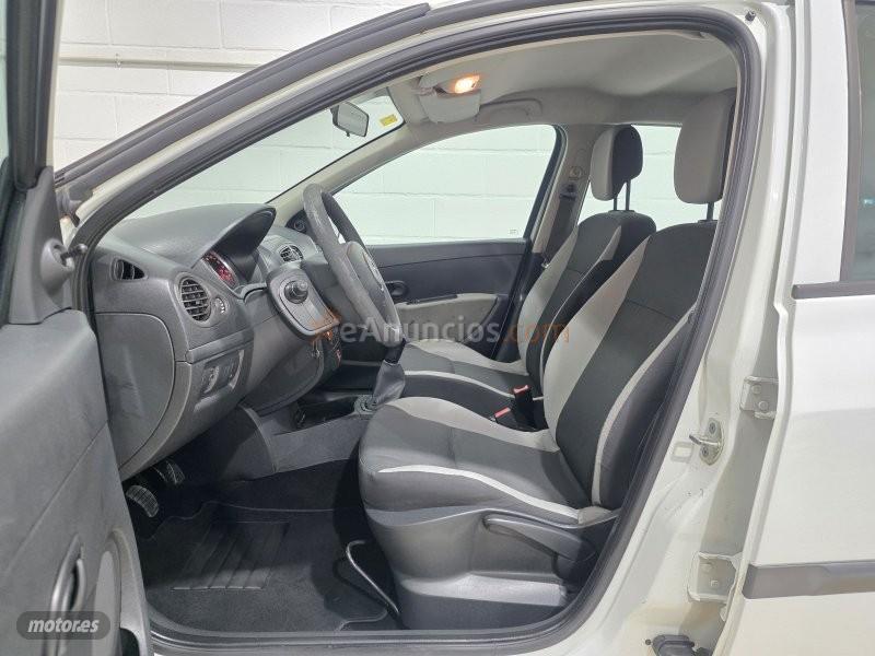 Renault Clio 1.5 dci 90 cv de 2012 con 178.900 Km por 4.500 EUR. en Sevilla
