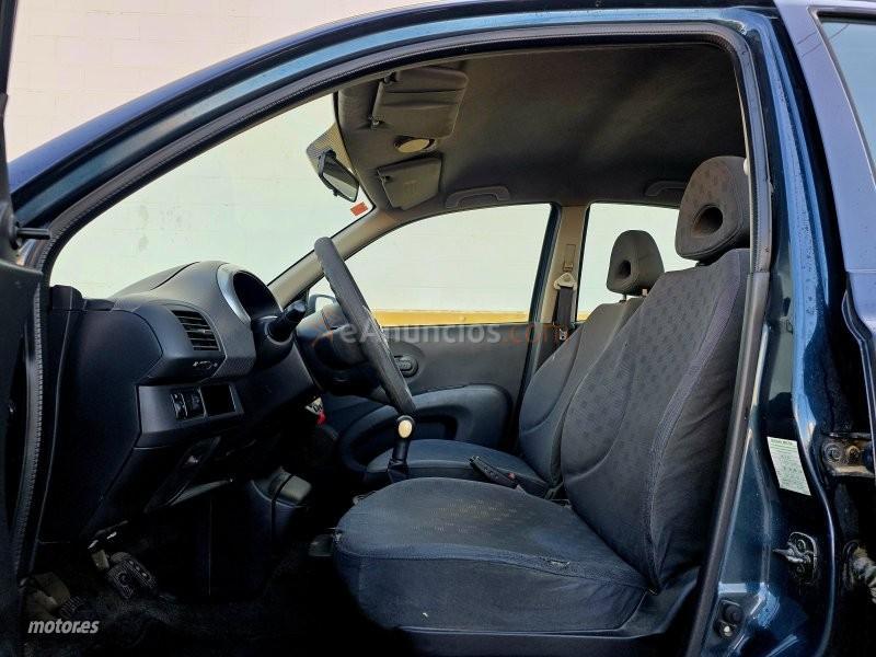 Nissan Micra 1.2 visia de 2004 con 200.000 Km por 2.000 EUR. en Sevilla