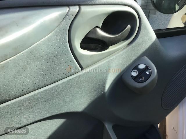 Ford Transit Connect 2.2 DIESEL de 2013 con 377.336 Km por 6.200 EUR. en Barcelona