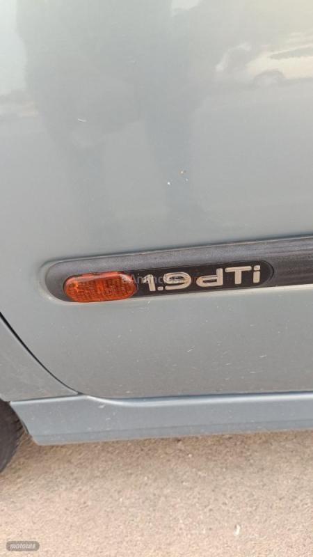 Renault Laguna 100cv de 2000 con 225.091 Km por 2.180 EUR. en Valencia