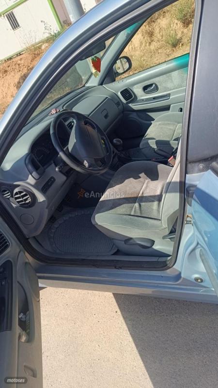 Renault Laguna 100cv de 2000 con 225.091 Km por 2.180 EUR. en Valencia