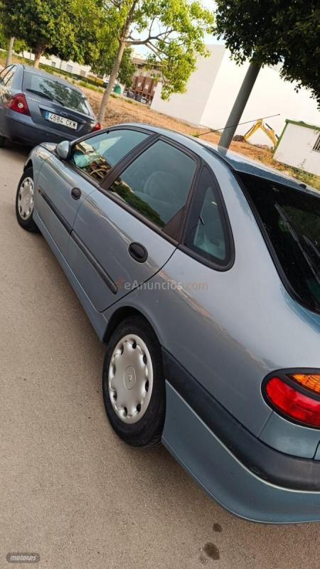 Renault Laguna 100cv de 2000 con 225.091 Km por 2.180 EUR. en Valencia