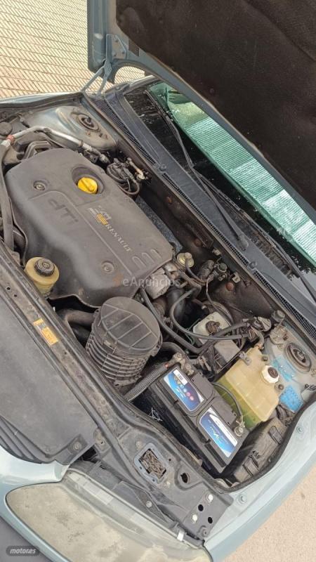 Renault Laguna 100cv de 2000 con 225.091 Km por 2.180 EUR. en Valencia