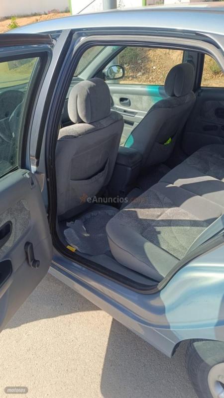 Renault Laguna 100cv de 2000 con 225.091 Km por 2.180 EUR. en Valencia