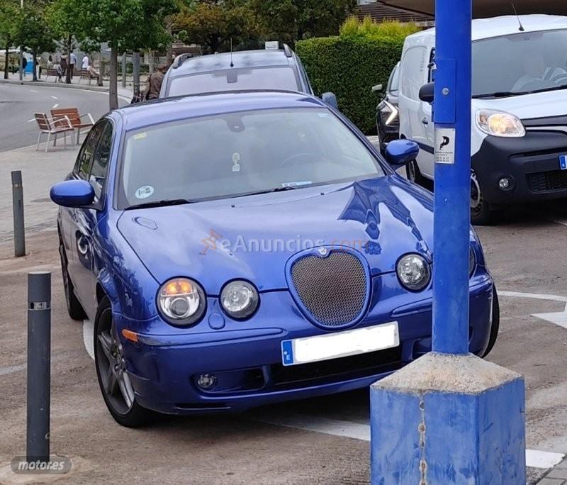 Jaguar S-Type 4.2 V8 R de 2002 con 128.000 Km por 12.000 EUR. en Barcelona