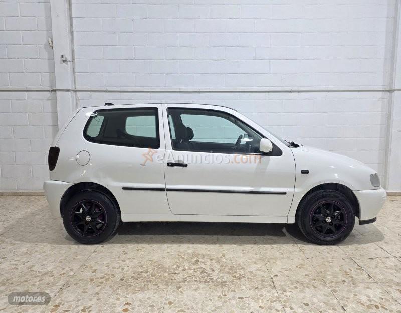Volkswagen Polo 1.0 de 1999 con 120.000 Km por 2.100 EUR. en Sevilla