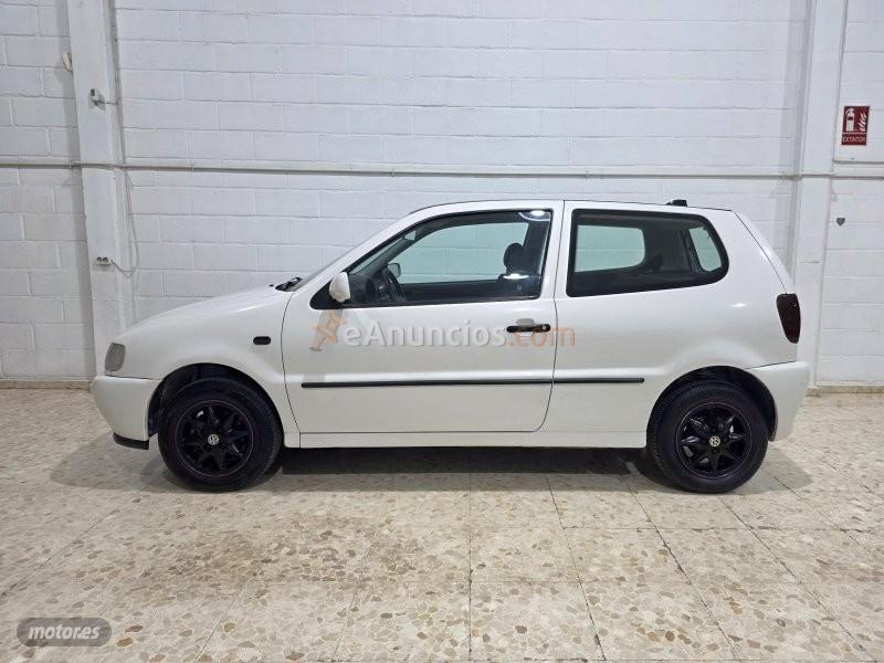 Volkswagen Polo 1.0 de 1999 con 120.000 Km por 2.100 EUR. en Sevilla