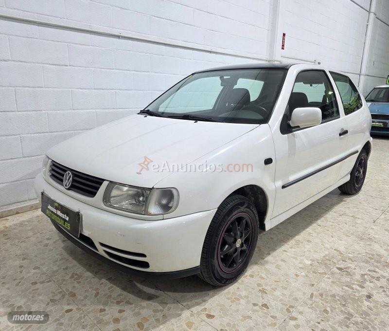 Volkswagen Polo 1.0 de 1999 con 120.000 Km por 2.100 EUR. en Sevilla