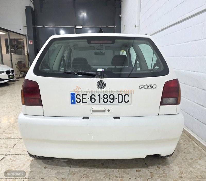 Volkswagen Polo 1.0 de 1999 con 120.000 Km por 2.100 EUR. en Sevilla