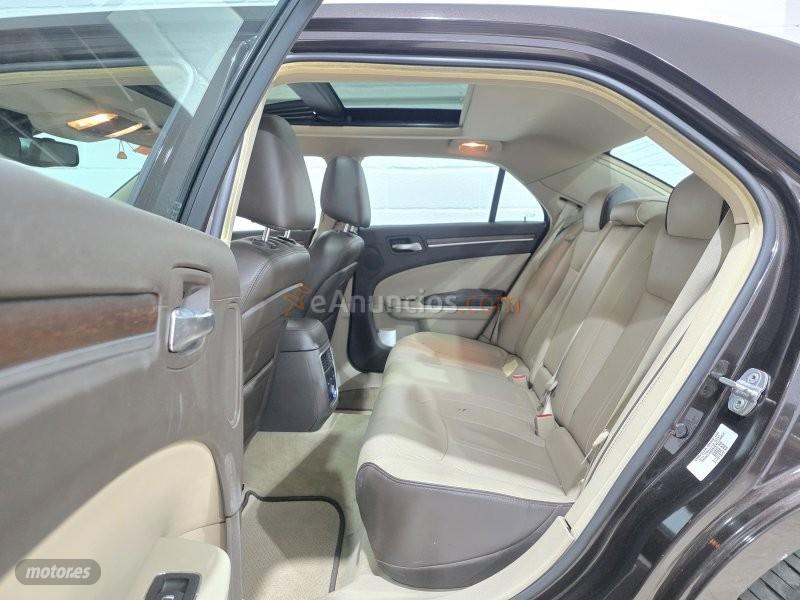 Chrysler 300 C 3.0 crdi Limited de 2013 con 170.000 Km por 12.000 EUR. en Sevilla