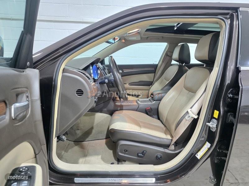Lancia Thema 3.0 crdi de 2013 con 170.000 Km por 12.000 EUR. en Sevilla