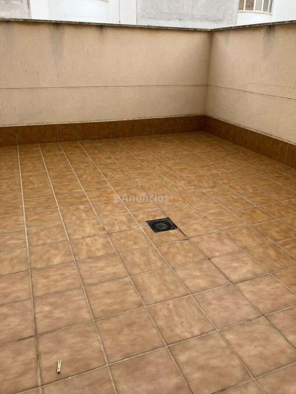 SE VENDE PISO CON PATIO EN AVD 1 DE JULIO