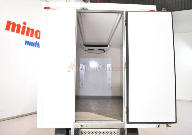 Iveco daily chasis cabina carrozado 35s 16 2.3 td 156 cv hi-matic con equipo de frío thermoking 