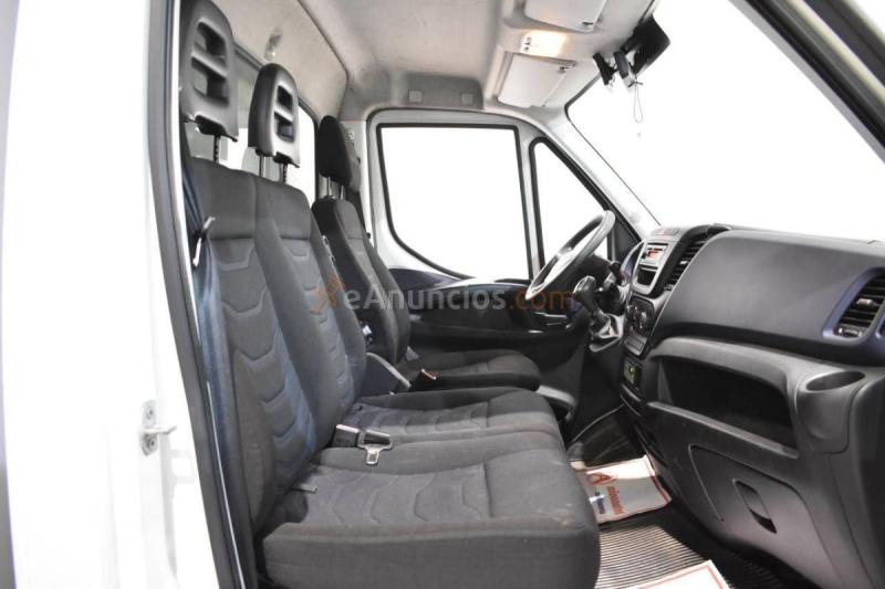 Iveco daily chasis cabina carrozado 35s 16 2.3 td 156 cv hi-matic con equipo de frío thermoking 