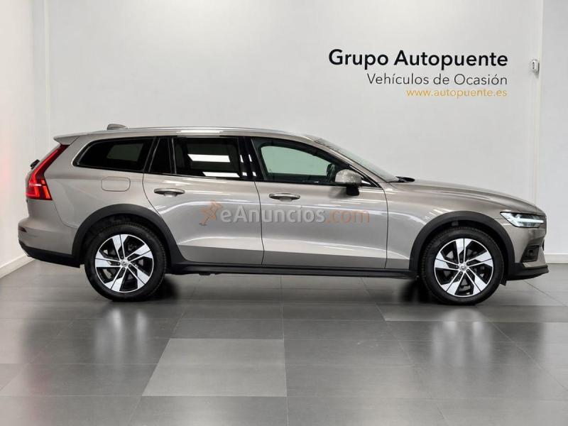 Volvo V60 Cross Country 2.0 B4 D PRO AUTO