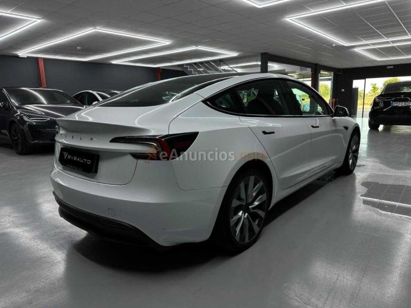 Tesla Model 3 RWD trasera acabado Premium