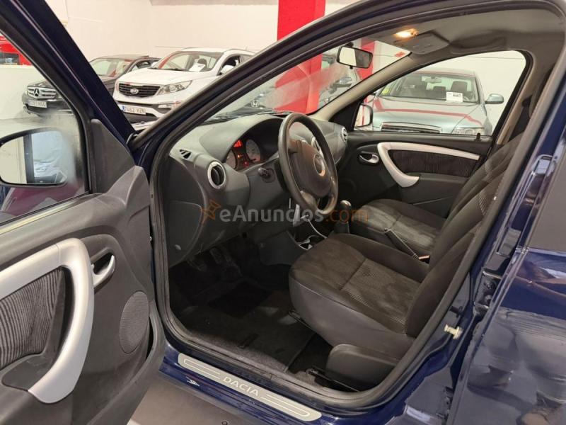 Dacia Sandero Laureate 1.2 16v 75 CV Dacia Sandero 1.2 16V gasolina, compacto, amplio y sencillo de mantener, ideal para ciudad,